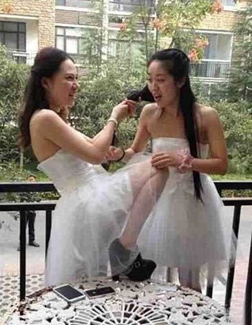 女汉子已经扩散到伴娘了人物gif搞笑图片