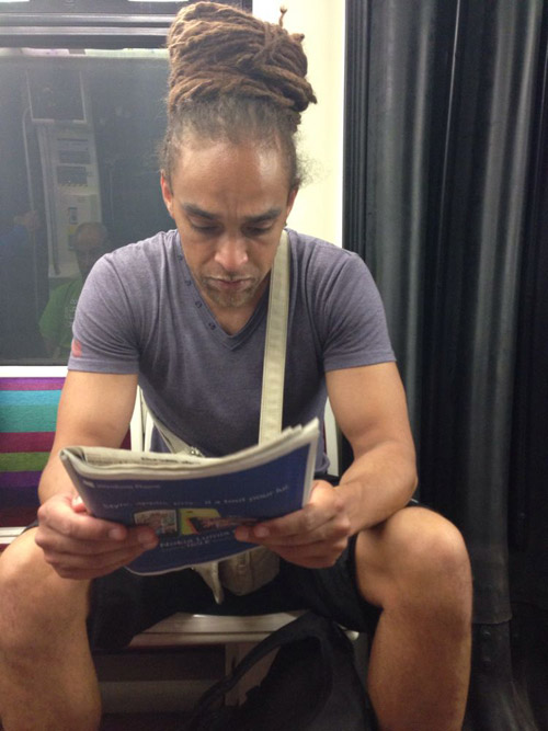 谁把你的长发盘起～～人物gif搞笑图片