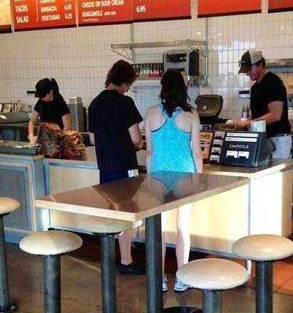 桌面亮了...毫无违和感人物gif搞笑图片