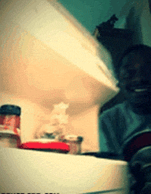 饿的时候，发现冰箱里什么吃的都没有……人物gif搞笑图片