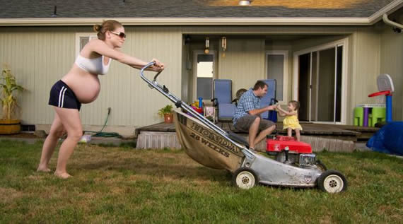 男女平等的家庭人物gif搞笑图片