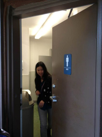 小姐，您慢点走哦~欢迎下次光临人物gif搞笑图片