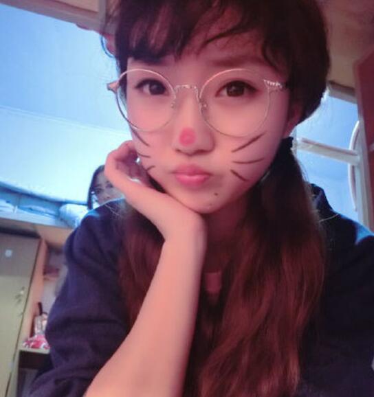 抓到一只美喵人物gif搞笑图片