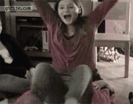 说了不能放屁的，这不，出事了吧人物gif搞笑图片