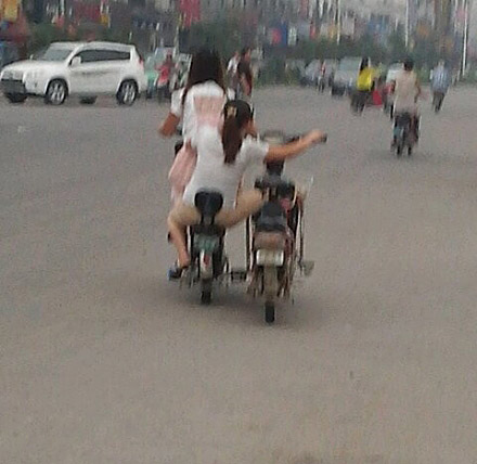 民间高手女生多人物gif搞笑图片