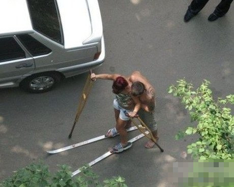 这样真的能学会滑雪么？人物gif搞笑图片