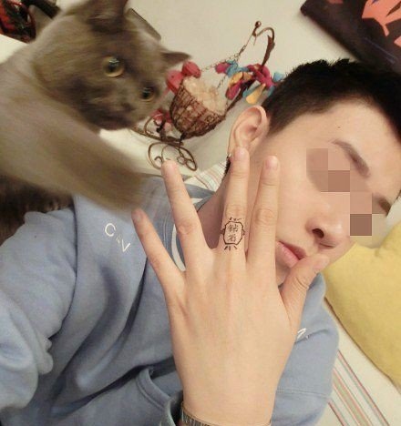 伦家有钻石的，有钱、任性人物gif搞笑图片