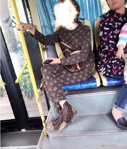 真正的贵族，不管到哪里都掩盖不住他的气质人物gif搞笑图片