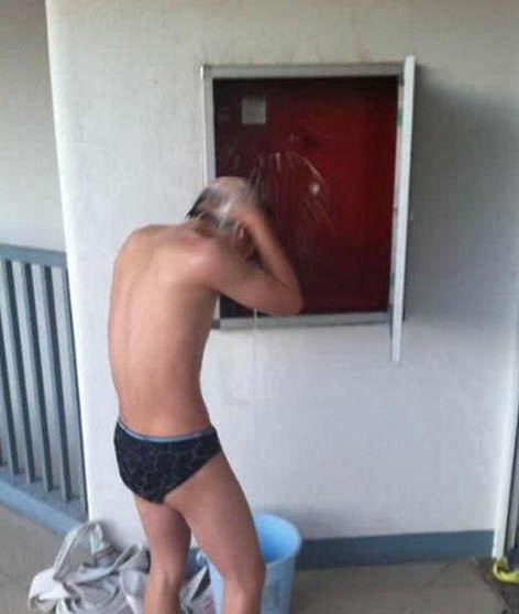 省水省到家了人物gif搞笑图片