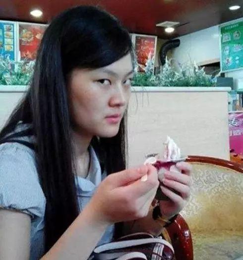 妹子，你干嘛这样看我人物gif搞笑图片