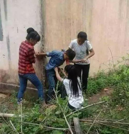 放开他吧，俺愿意承受他的痛苦人物gif搞笑图片