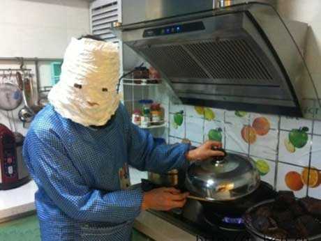 老妈炸肉的重装备人物gif搞笑图片