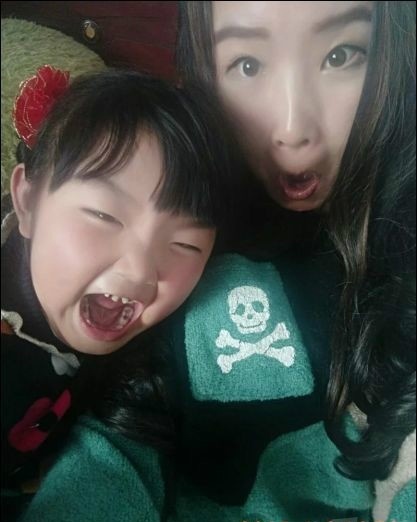 俩个女逗比人物gif搞笑图片