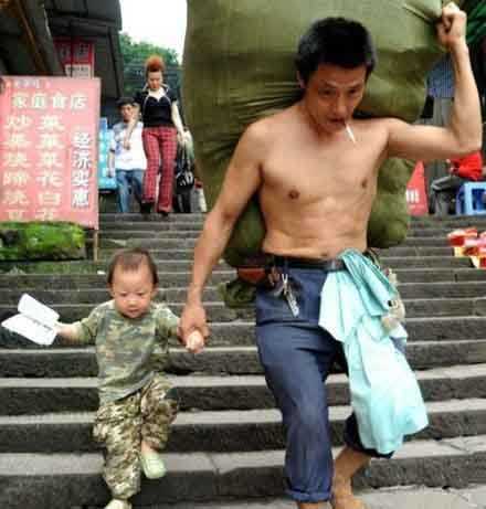 好男人标准照：肩嘴手人物gif搞笑图片