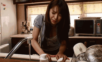 难道是水太烫了？人物gif搞笑图片