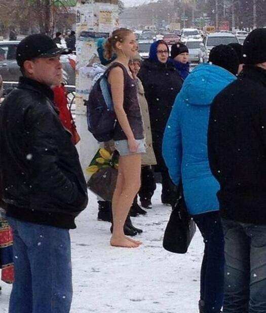 这个人种在温度高于0℃的地方是不是会温度过高而自燃？人物gif搞笑图片