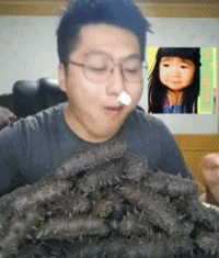 这位吃播大哥，我敬你是条汉子，我想看你全部吃完它们人物gif搞笑图片