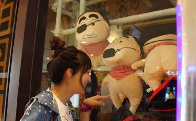 妹子不要碰小心咬人人物gif搞笑图片