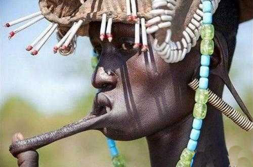 一个人的下嘴唇竟然可以如此销魂人物gif搞笑图片