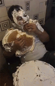 小伙过的这个生日，一定是终身难忘人物gif搞笑图片