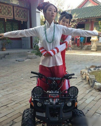 亲爱的，我们一起飞吧人物gif搞笑图片