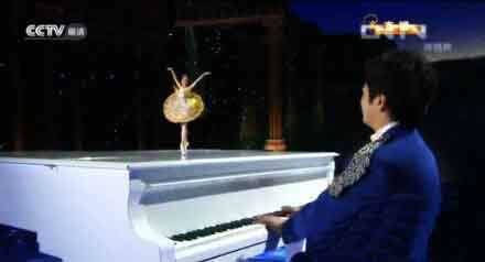 这个角度就是八音盒小仙女在郎桑的琴上跳舞的感觉啊！人物gif搞笑图片