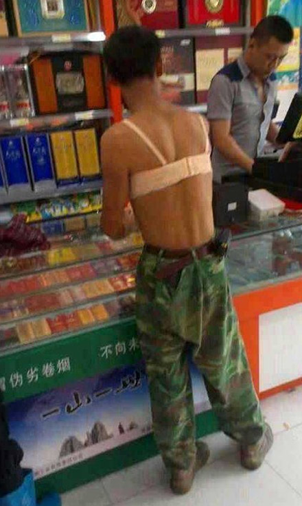 哥们，你身材真好哦人物gif搞笑图片