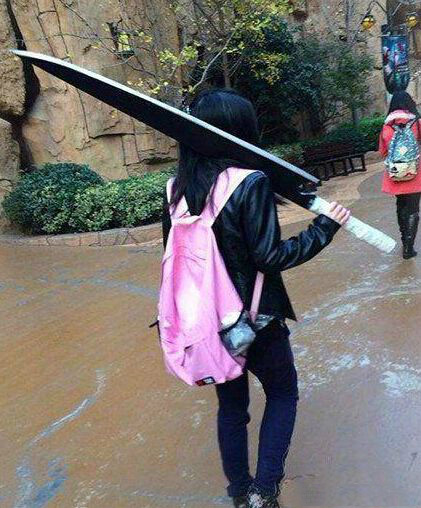 学校扛把子，气势果然不一样人物gif搞笑图片