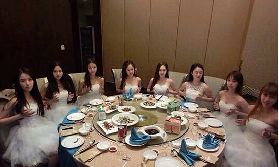 伴娘团太强大了人物gif搞笑图片