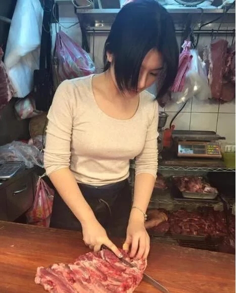 妹子几点卖完？人物gif搞笑图片