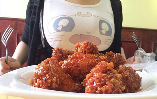 看上去好好吃的样子，我也饿了人物gif搞笑图片