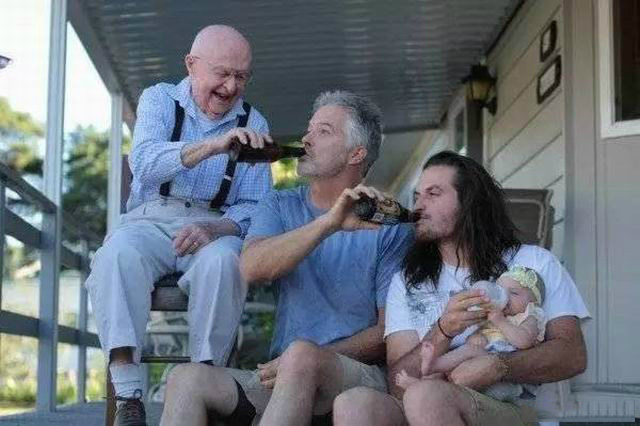 四世同堂，满满的父爱人物gif搞笑图片