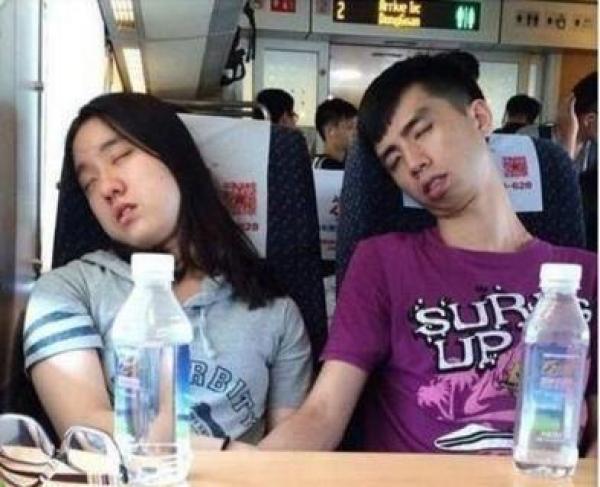 这是典型的两口子，太有夫妻相了人物gif搞笑图片