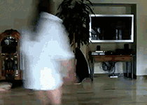 媳妇和小姨子太淘气了，我真的管不了人物gif搞笑图片