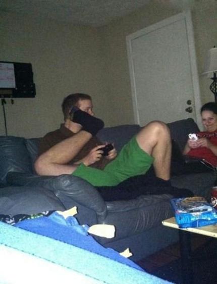 最讨厌玩游戏的时候来电话了人物gif搞笑图片