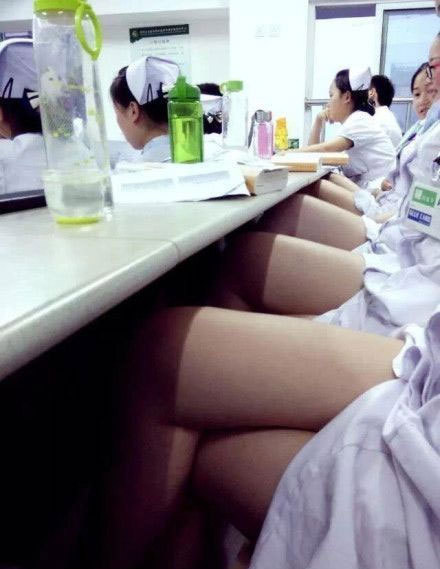 学医其实也挺好的人物gif搞笑图片