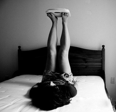 一张图告诉你如何称体重最开心人物gif搞笑图片