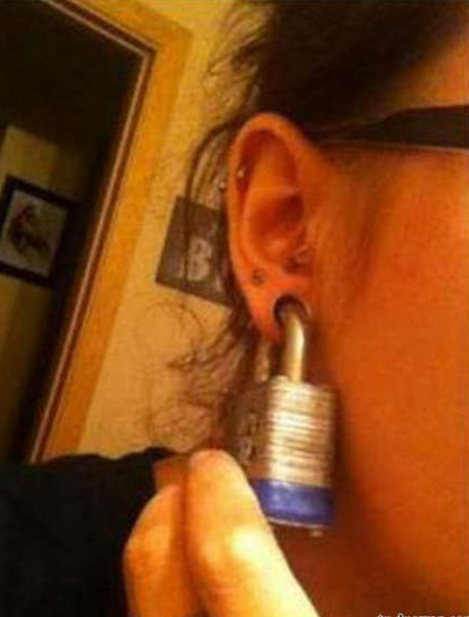 很新潮，但是不觉得沉吗？人物gif搞笑图片