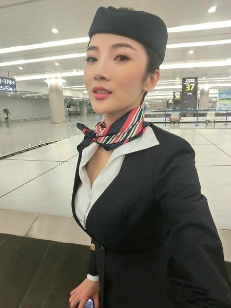 空姐值得拥有人物gif搞笑图片