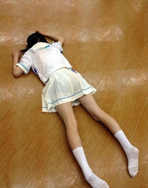 谁掉的啊，真浪费人物gif搞笑图片