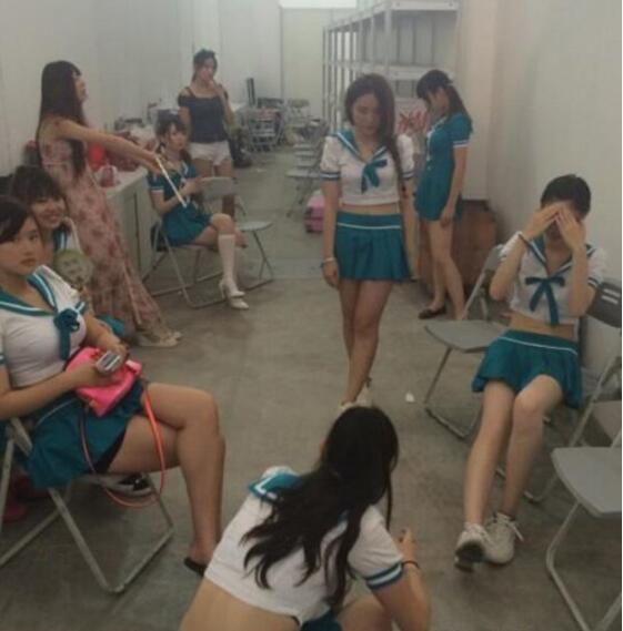 这就是我天天去上课的原因人物gif搞笑图片