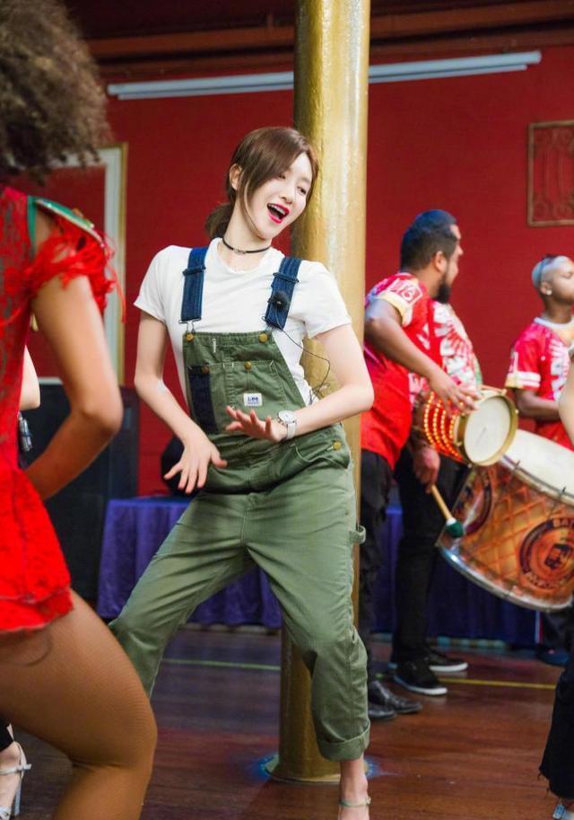 小姐姐，你的舞姿真美人物gif搞笑图片