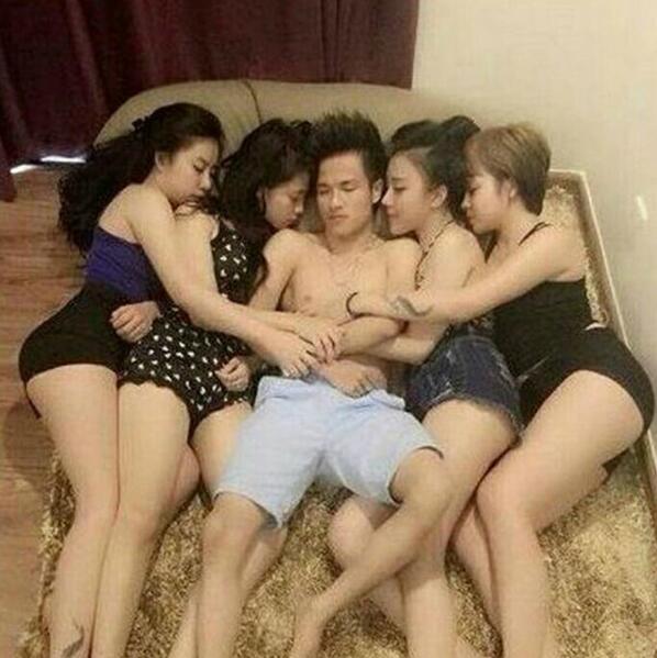 生活好累，真的好累，这根本不是我要的人物gif搞笑图片