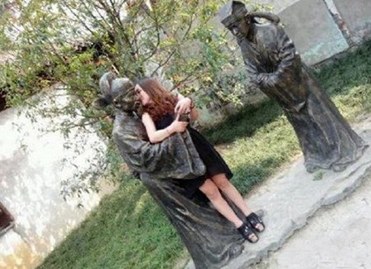 姑娘，您要做什么~人物gif搞笑图片