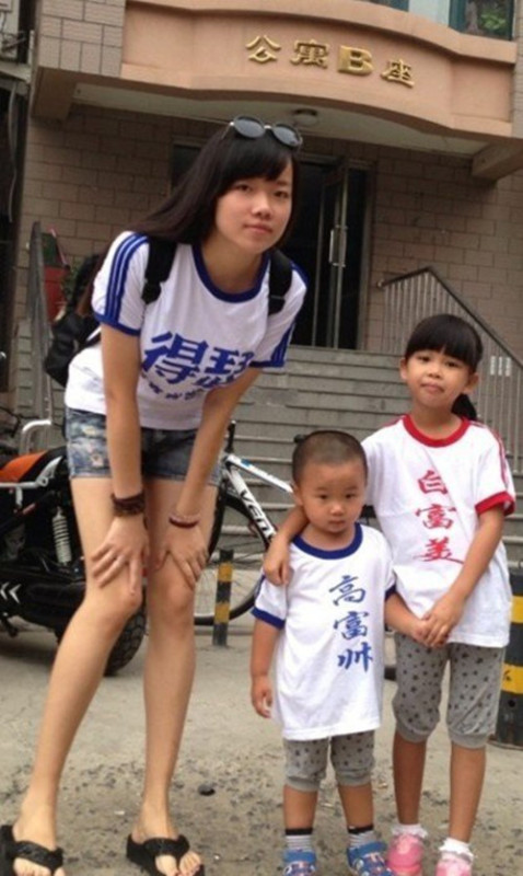 得瑟、高富帅和白富美人物gif搞笑图片