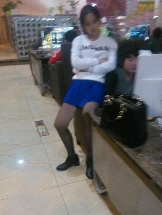 怨气太重，让我来拯救人物gif搞笑图片