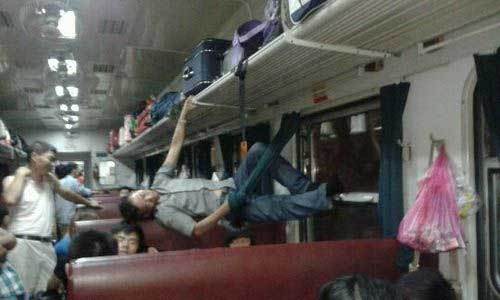 大叔的睡姿好高调人物gif搞笑图片