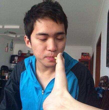 酸爽的味道人物gif搞笑图片