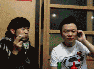 这吐烟圈的技术我服人物gif搞笑图片