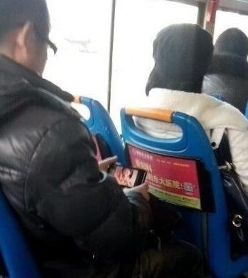 时间宝贵，坐车的时候学习一下新技术人物gif搞笑图片